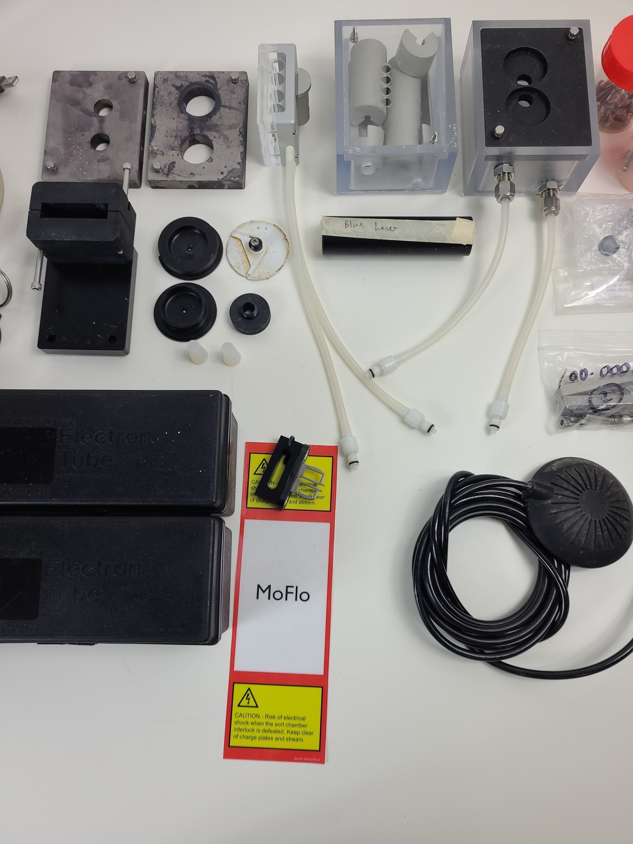 Image of Beckman Coulter MoFlo Laser Cytomation System w/ MSC Class II Safety Cabinet Lab
