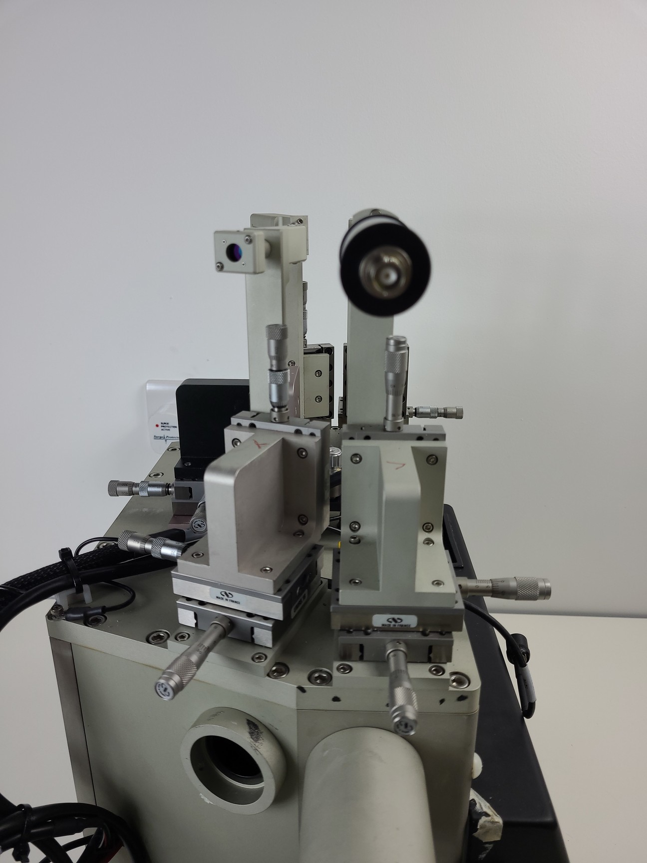 Image of Beckman Coulter MoFlo Laser Cytomation System w/ MSC Class II Safety Cabinet Lab