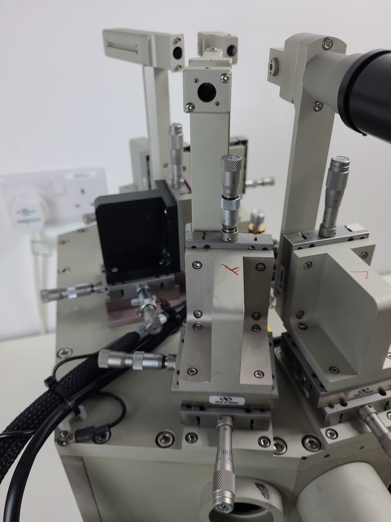 Image of Beckman Coulter MoFlo Laser Cytomation System w/ MSC Class II Safety Cabinet Lab