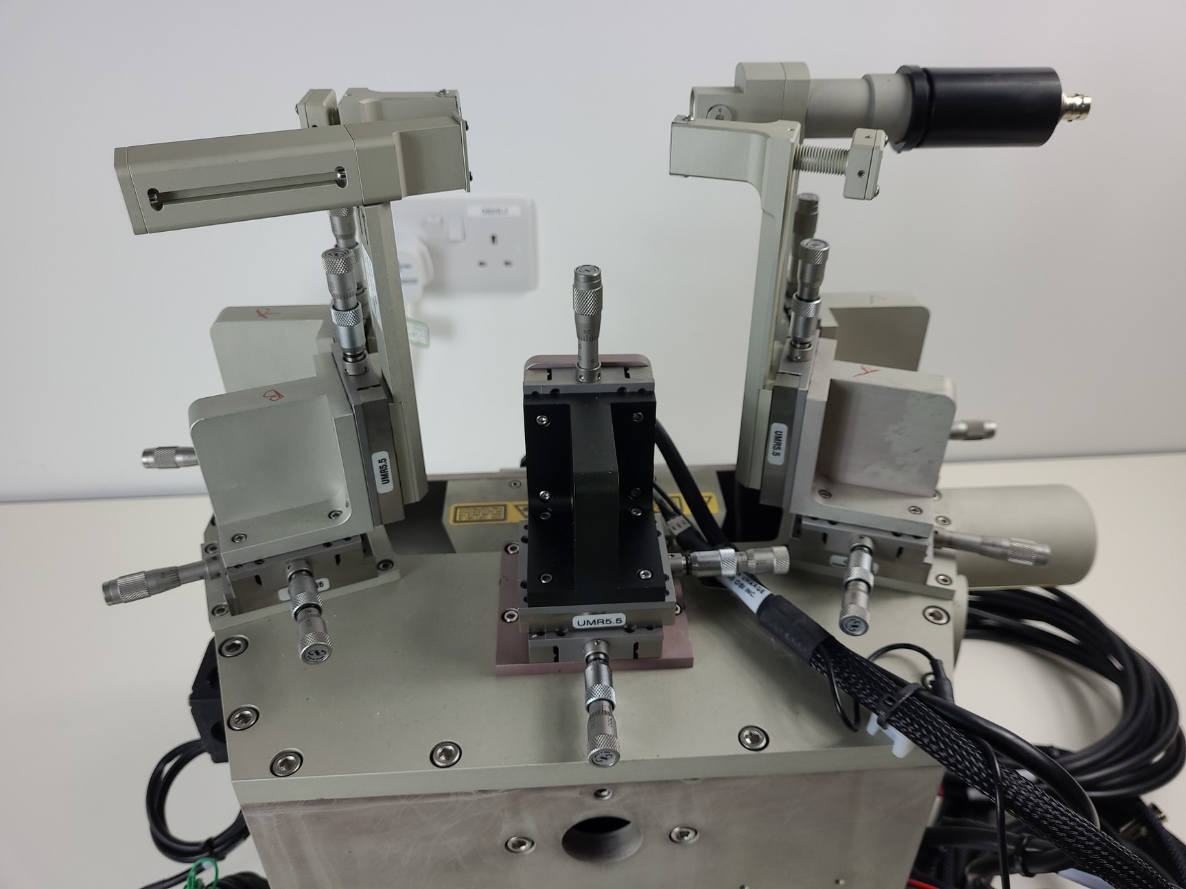 Image of Beckman Coulter MoFlo Laser Cytomation System w/ MSC Class II Safety Cabinet Lab