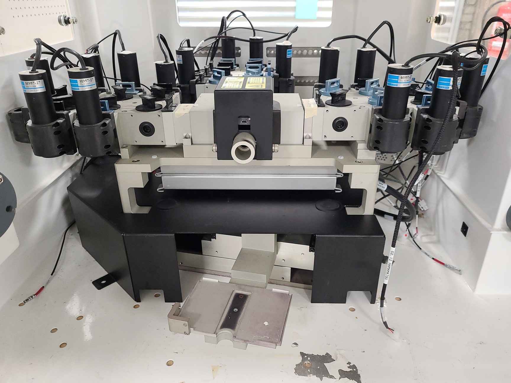 Image of Beckman Coulter MoFlo Laser Cytomation System w/ MSC Class II Safety Cabinet Lab