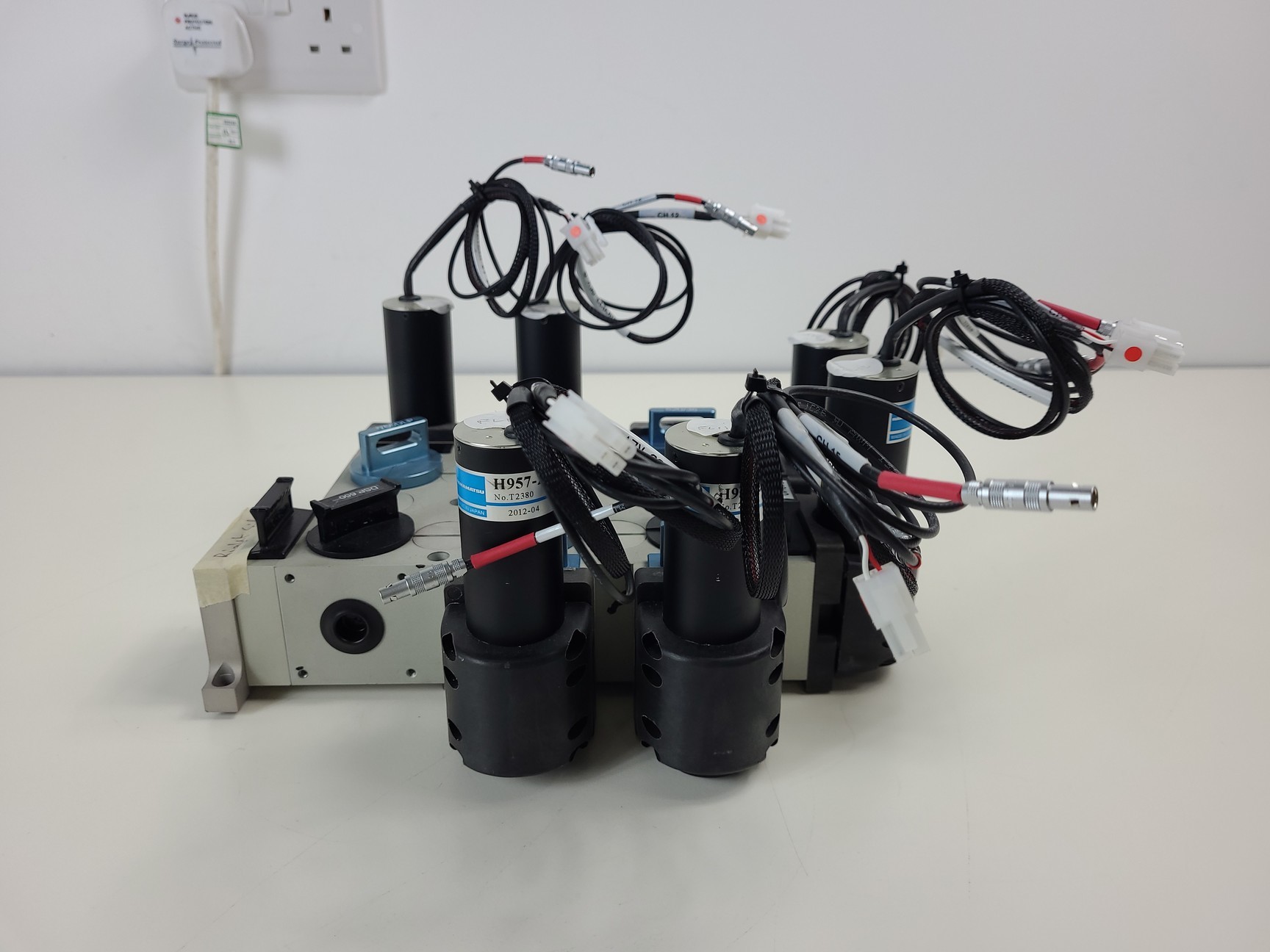 Image of Beckman Coulter MoFlo Laser Cytomation System w/ MSC Class II Safety Cabinet Lab