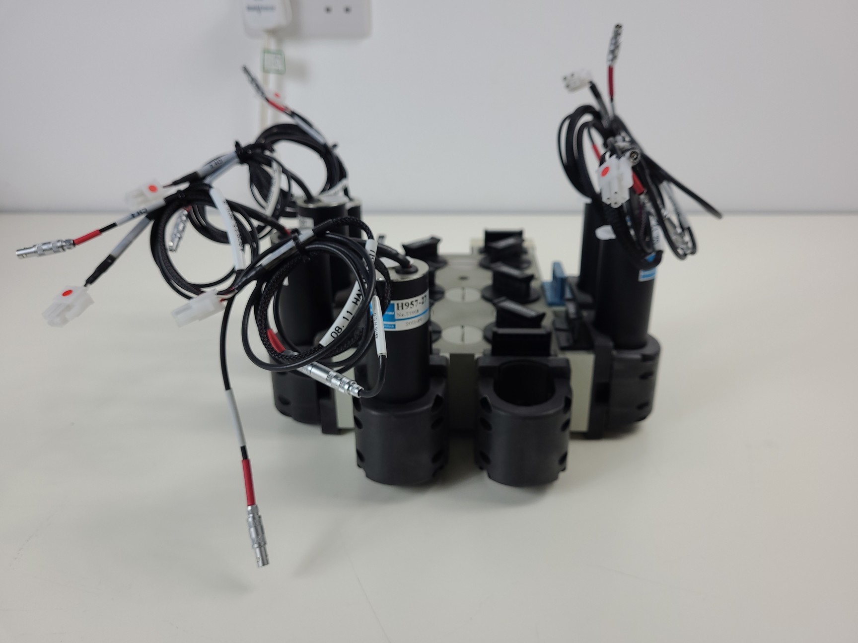 Image of Beckman Coulter MoFlo Laser Cytomation System w/ MSC Class II Safety Cabinet Lab