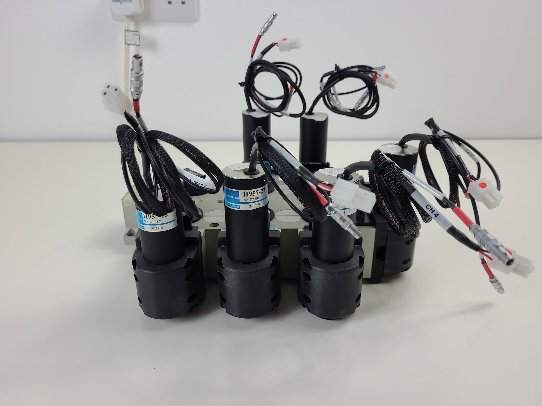 Image of Beckman Coulter MoFlo Laser Cytomation System w/ MSC Class II Safety Cabinet Lab