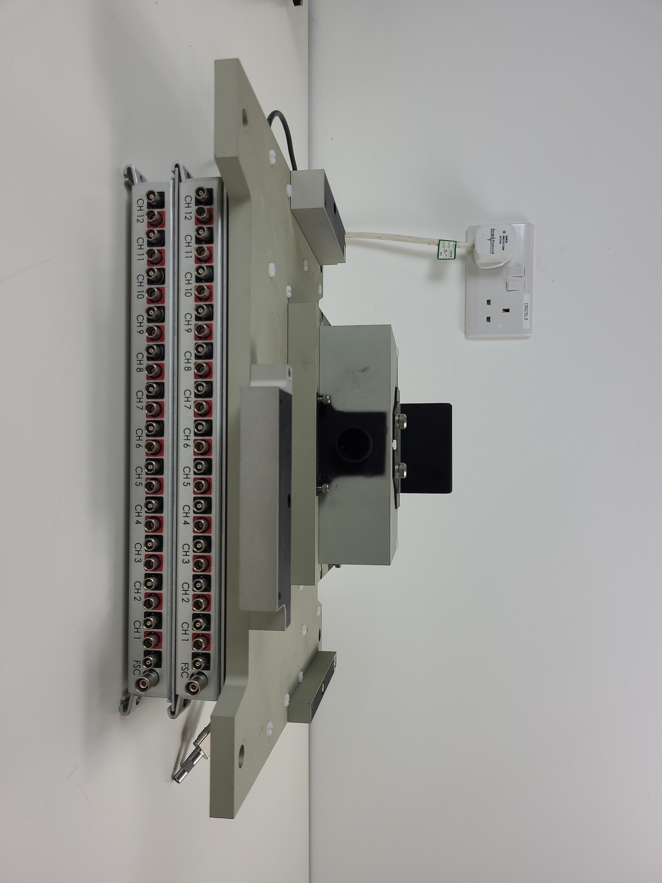 Image of Beckman Coulter MoFlo Laser Cytomation System w/ MSC Class II Safety Cabinet Lab