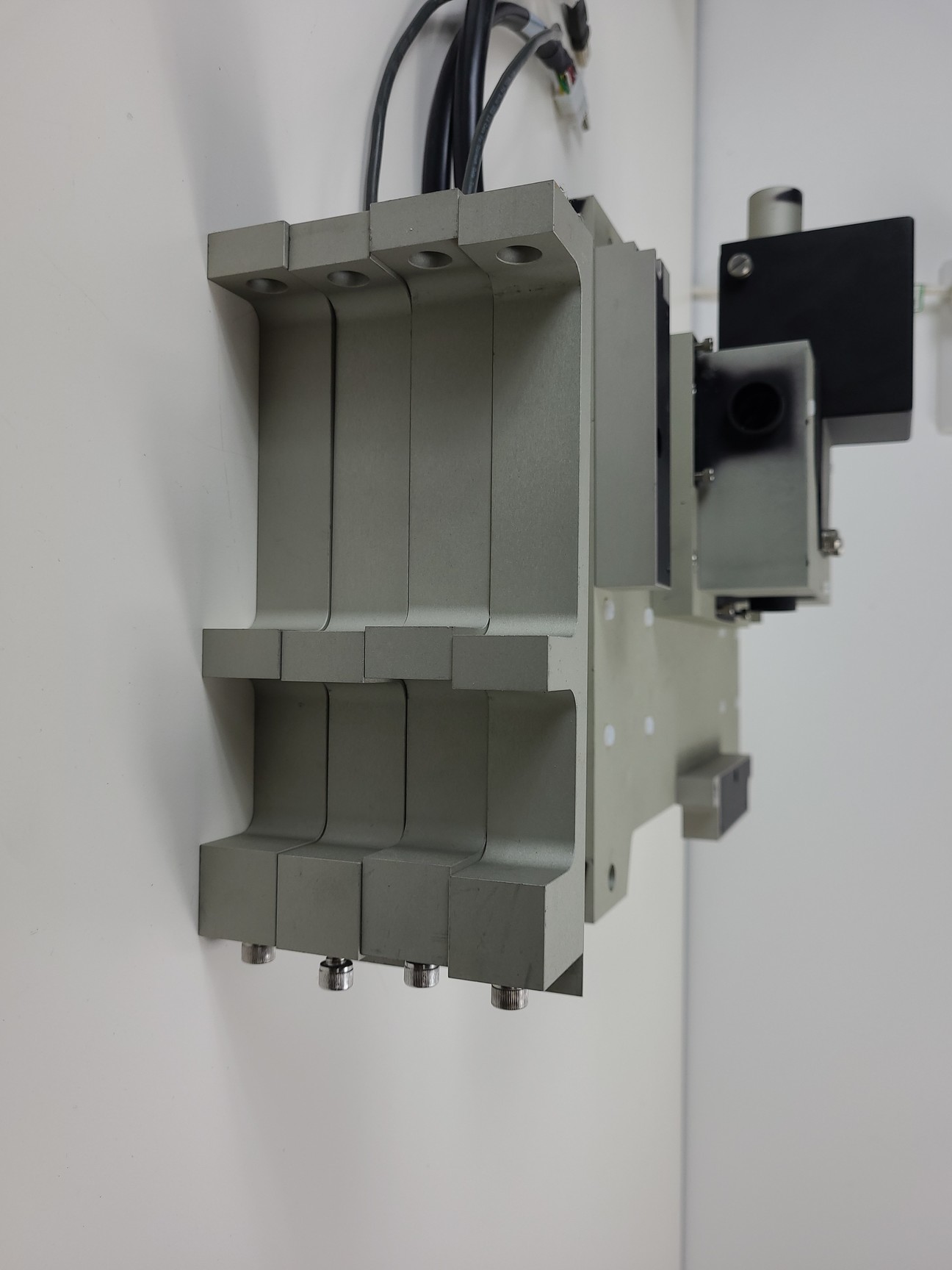Image of Beckman Coulter MoFlo Laser Cytomation System w/ MSC Class II Safety Cabinet Lab
