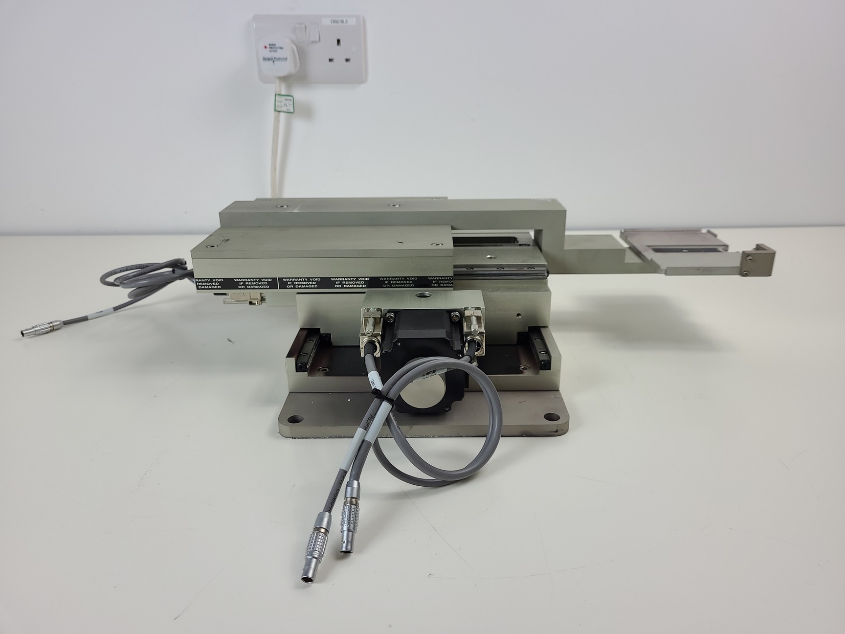 Image of Beckman Coulter MoFlo Laser Cytomation System w/ MSC Class II Safety Cabinet Lab