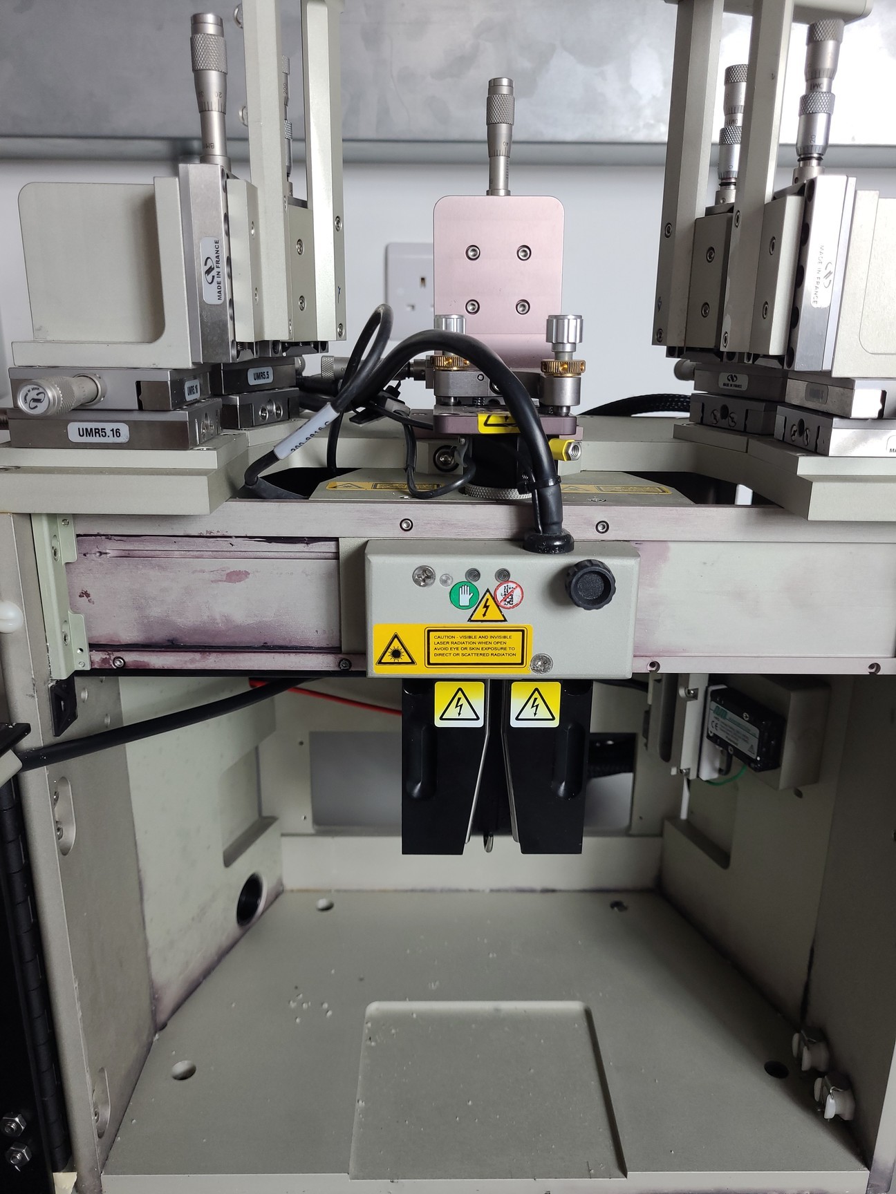 Image of Beckman Coulter MoFlo Laser Cytomation System w/ MSC Class II Safety Cabinet Lab