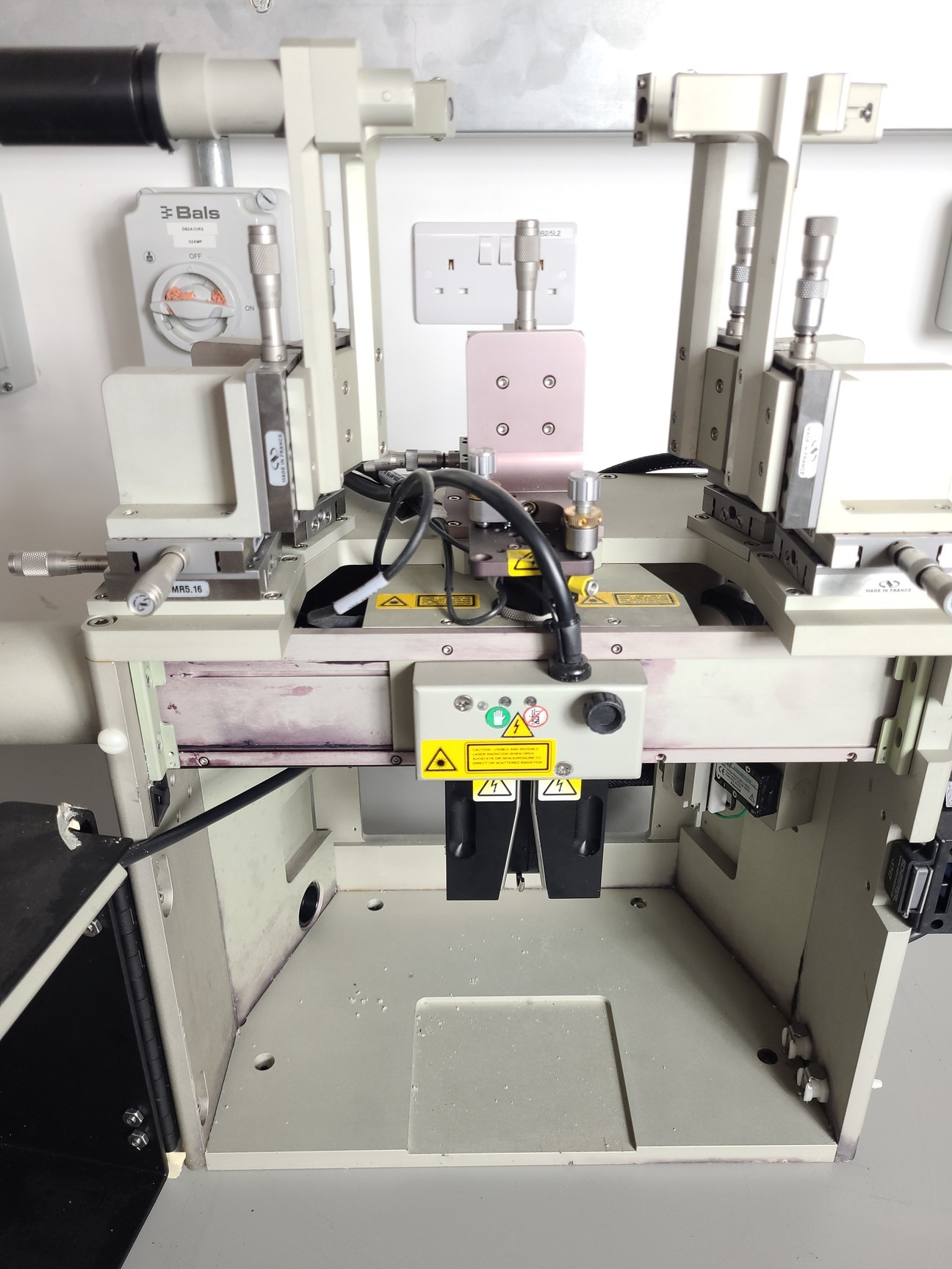 Image of Beckman Coulter MoFlo Laser Cytomation System w/ MSC Class II Safety Cabinet Lab