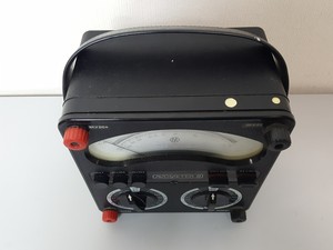 Thumbnail image of Vintage Universal Avometer Model 8 Mark V 8V/5/77