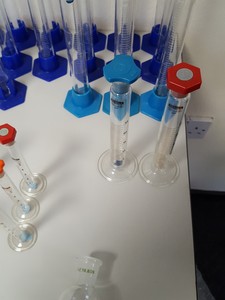 Thumbnail image of Large Lot of 72 Glass Laboratory Graduated Cylinders - 100ml, 50ml, 5ml, Lab