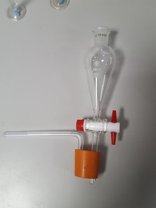 Thumbnail image of Large Lot of 72 Glass Laboratory Graduated Cylinders - 100ml, 50ml, 5ml, Lab