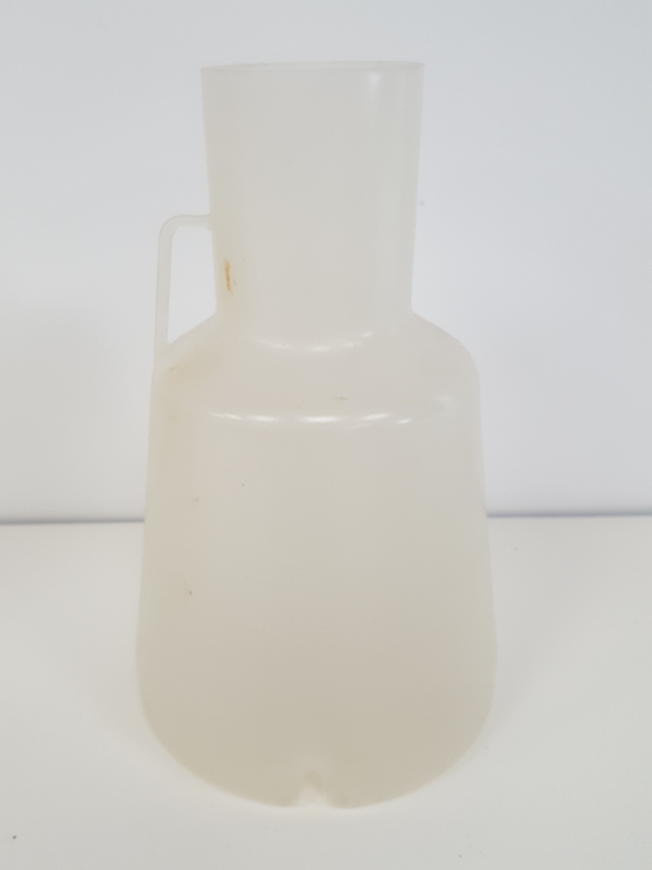 Image of 6 x Sigma-Aldrich 2.5L Tunair Shake Flasks, 9 x Caps & Lining Filters Lab