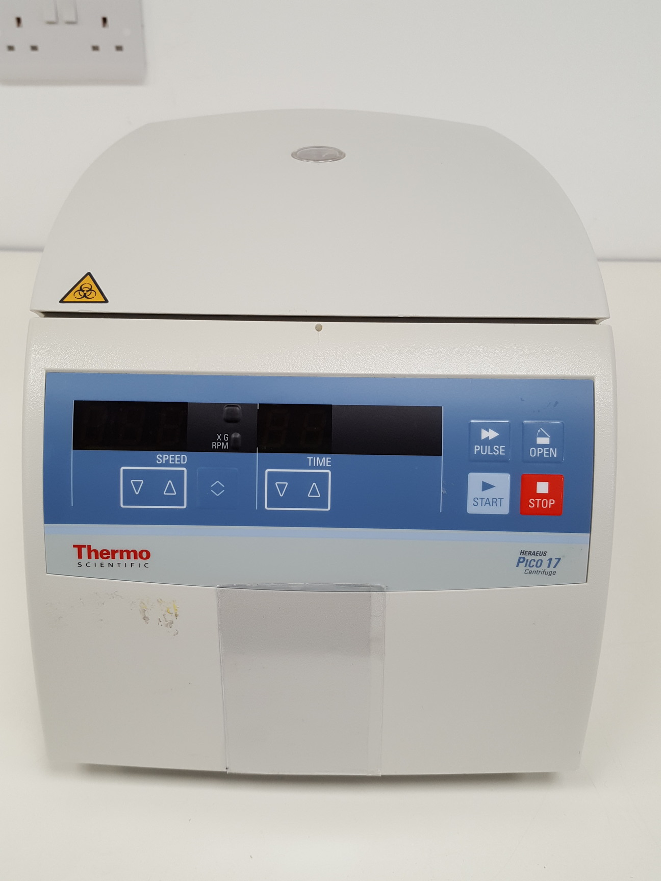 Image of Thermo Fisher Scientific Heraeus Pico 17 Benchtop Centrifuge Lab