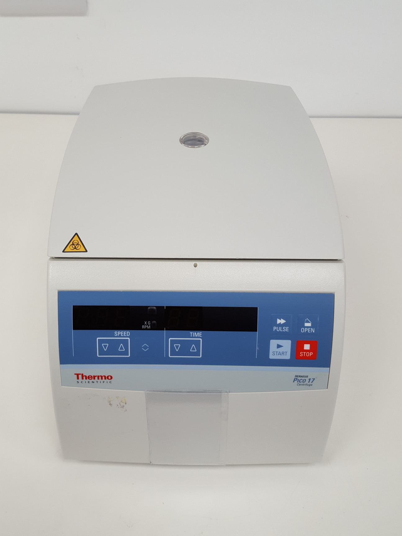 Image of Thermo Fisher Scientific Heraeus Pico 17 Benchtop Centrifuge Lab