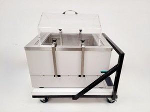 Thumbnail image of New Brunswick Scientific Innova 3100 Shaking Water Bath Lab 