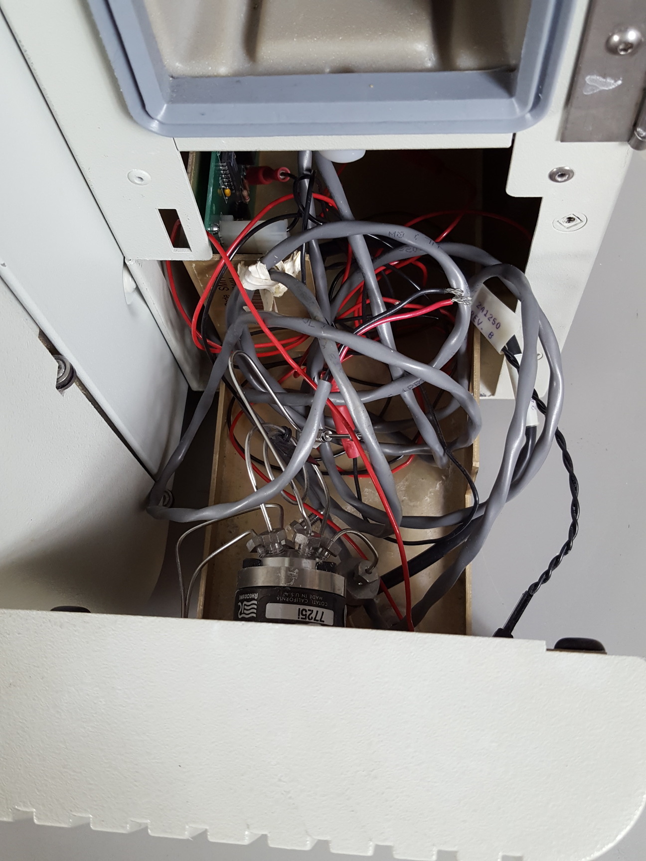 Image of Waters Alliance 2695, 474 FLD & 2996 PDA Detector, Micromass Single Quad ZQ HPLC