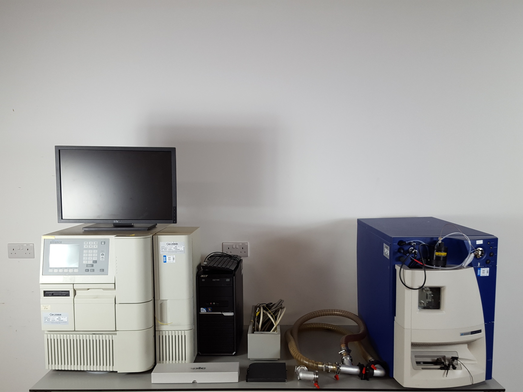 Image of Waters Alliance 2965 HPLC + Micromass Quattro Micro API Mass Spec, QAA117 Lab