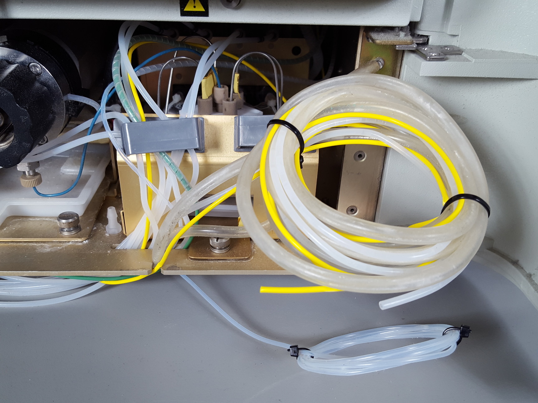 Image of Waters Alliance 2965 HPLC + Micromass Quattro Micro API Mass Spec, QAA117 Lab