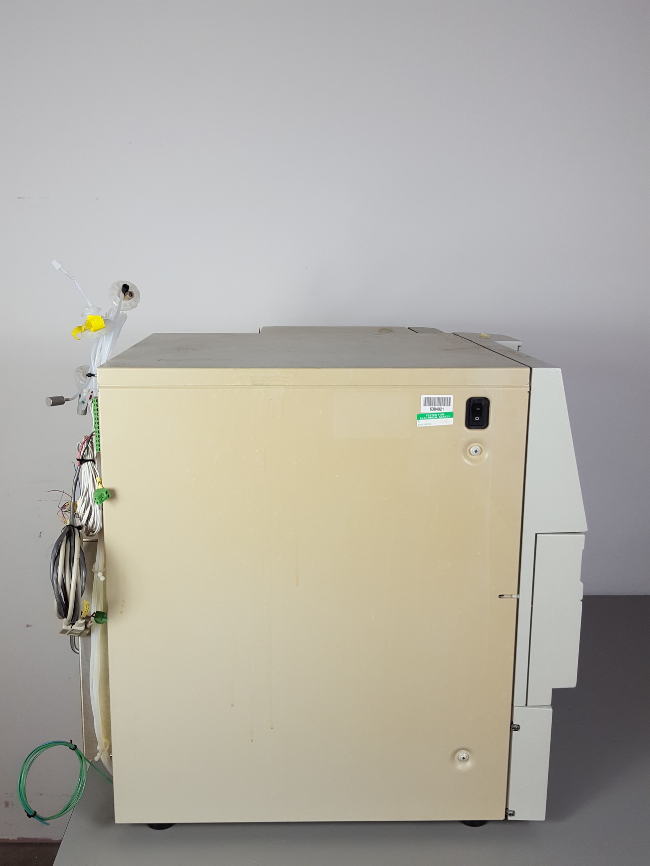 Image of Waters Alliance 2965 HPLC + Micromass Quattro Micro API Mass Spec, QAA117 Lab