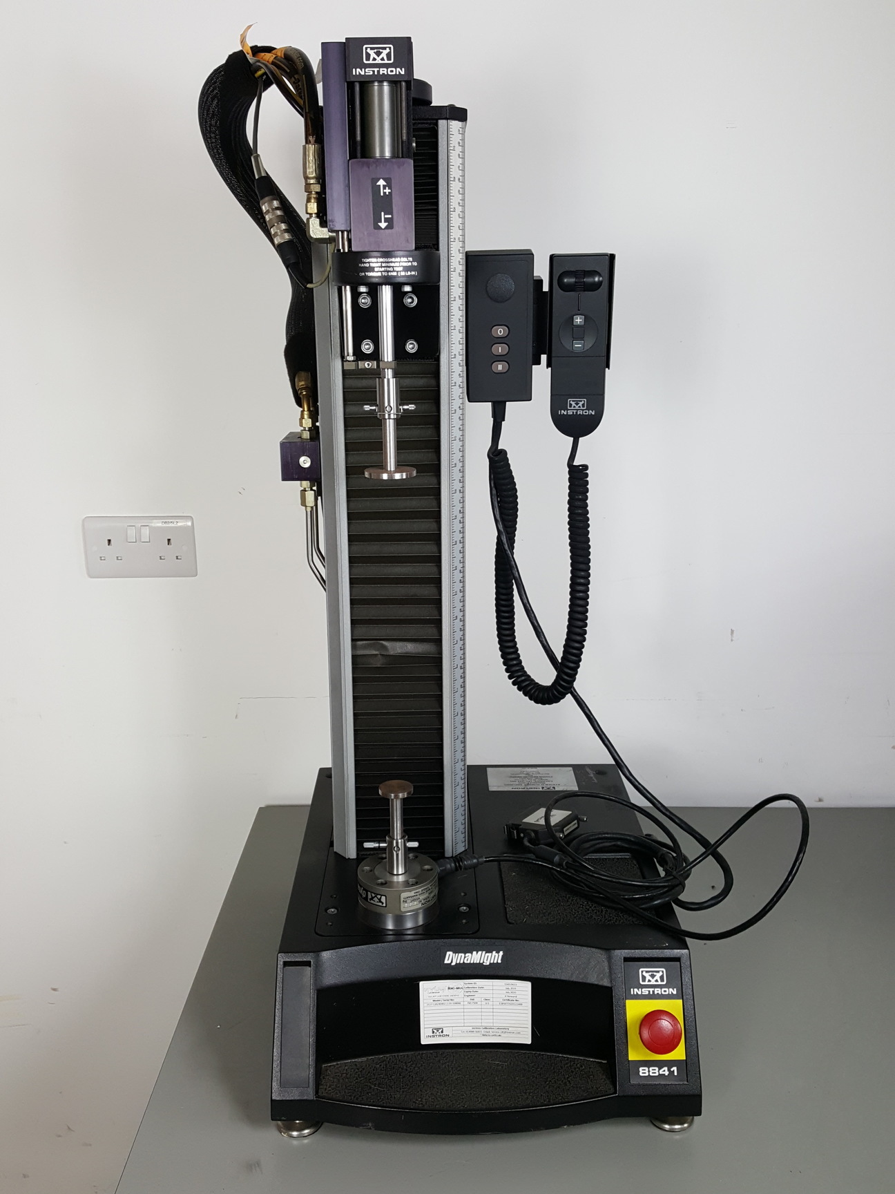 Image of Instron 8841 1kN DynaMight Servo Hydraulic Dynamic Test System - Savery Lab