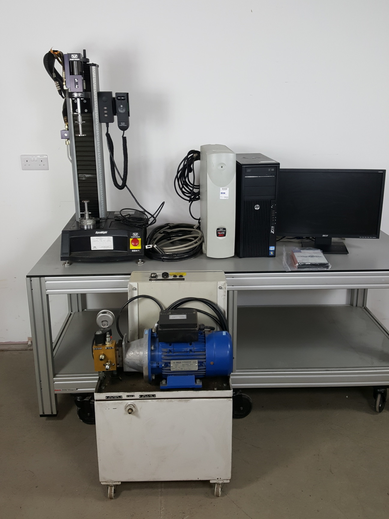 Image of Instron 8841 1kN DynaMight Servo Hydraulic Dynamic Test System - Savery Lab