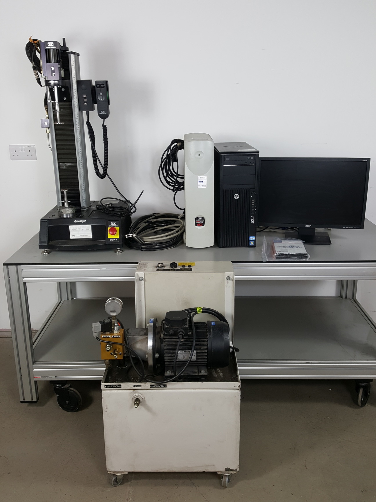Image of Instron 8841 1kN DynaMight Servo Hydraulic Dynamic Test System - Savery Lab