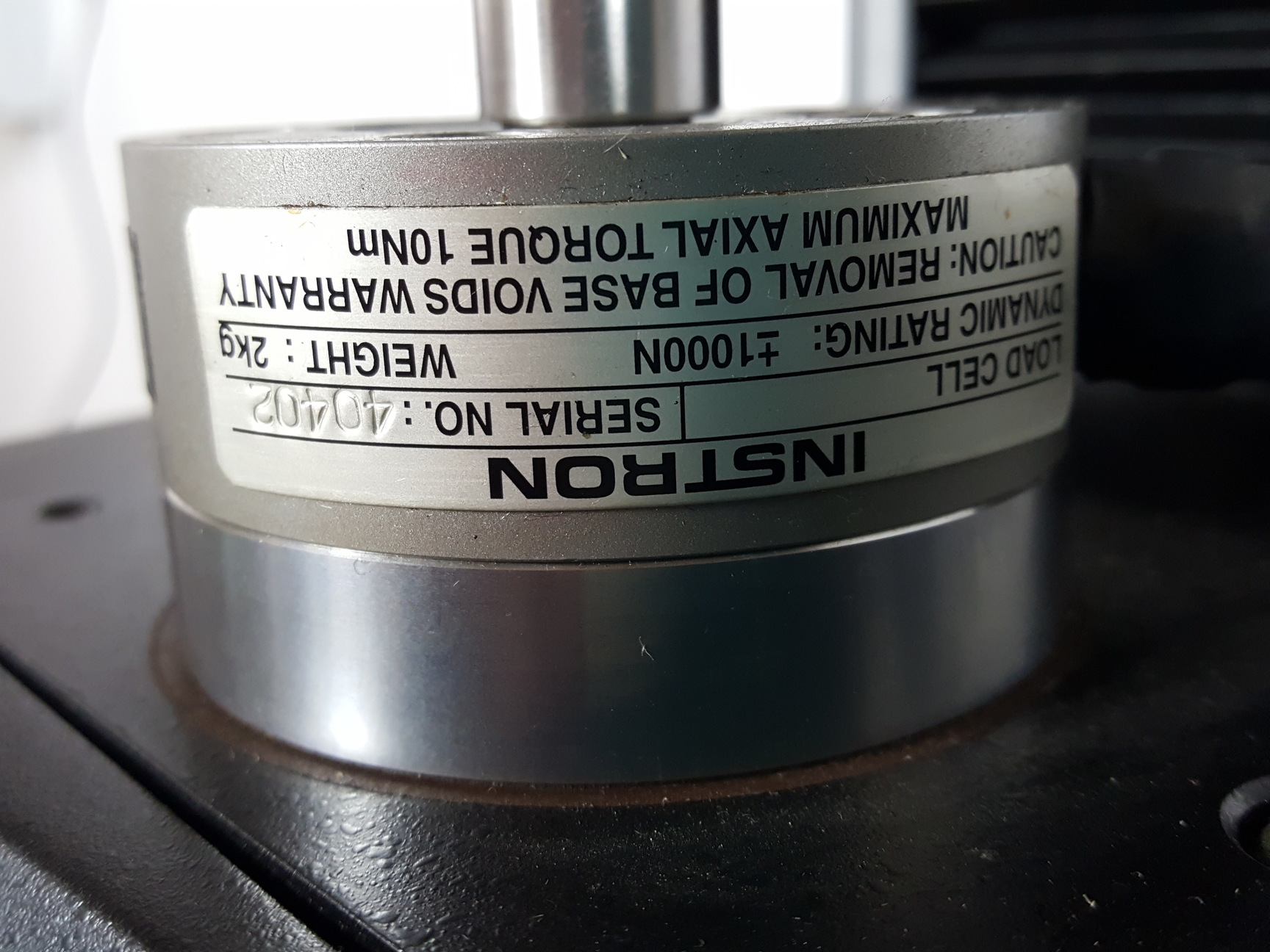 Image of Instron 8841 1kN DynaMight Servo Hydraulic Dynamic Test System - Savery Lab