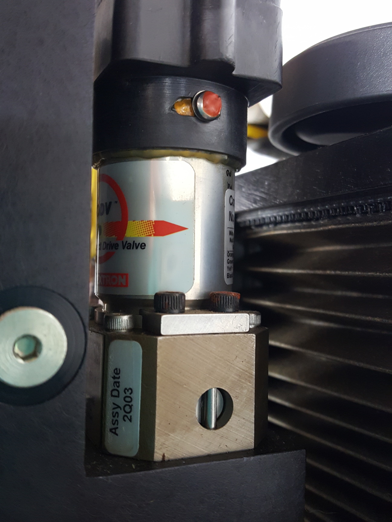 Image of Instron 8841 1kN DynaMight Servo Hydraulic Dynamic Test System - Savery Lab