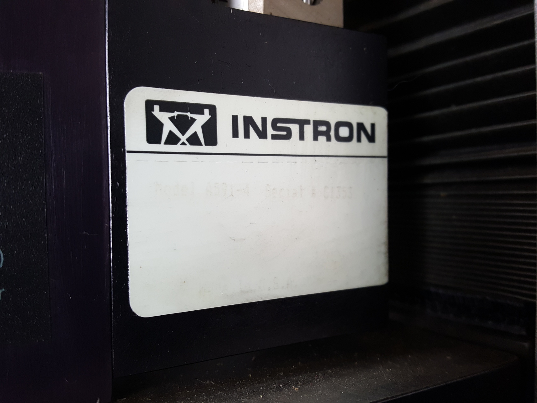 Image of Instron 8841 1kN DynaMight Servo Hydraulic Dynamic Test System - Savery Lab