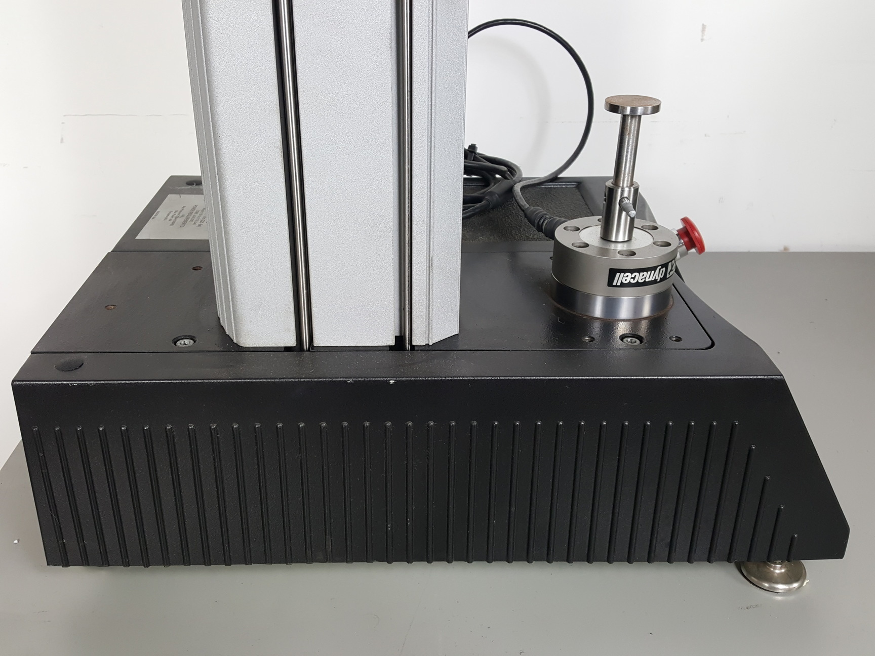 Image of Instron 8841 1kN DynaMight Servo Hydraulic Dynamic Test System - Savery Lab