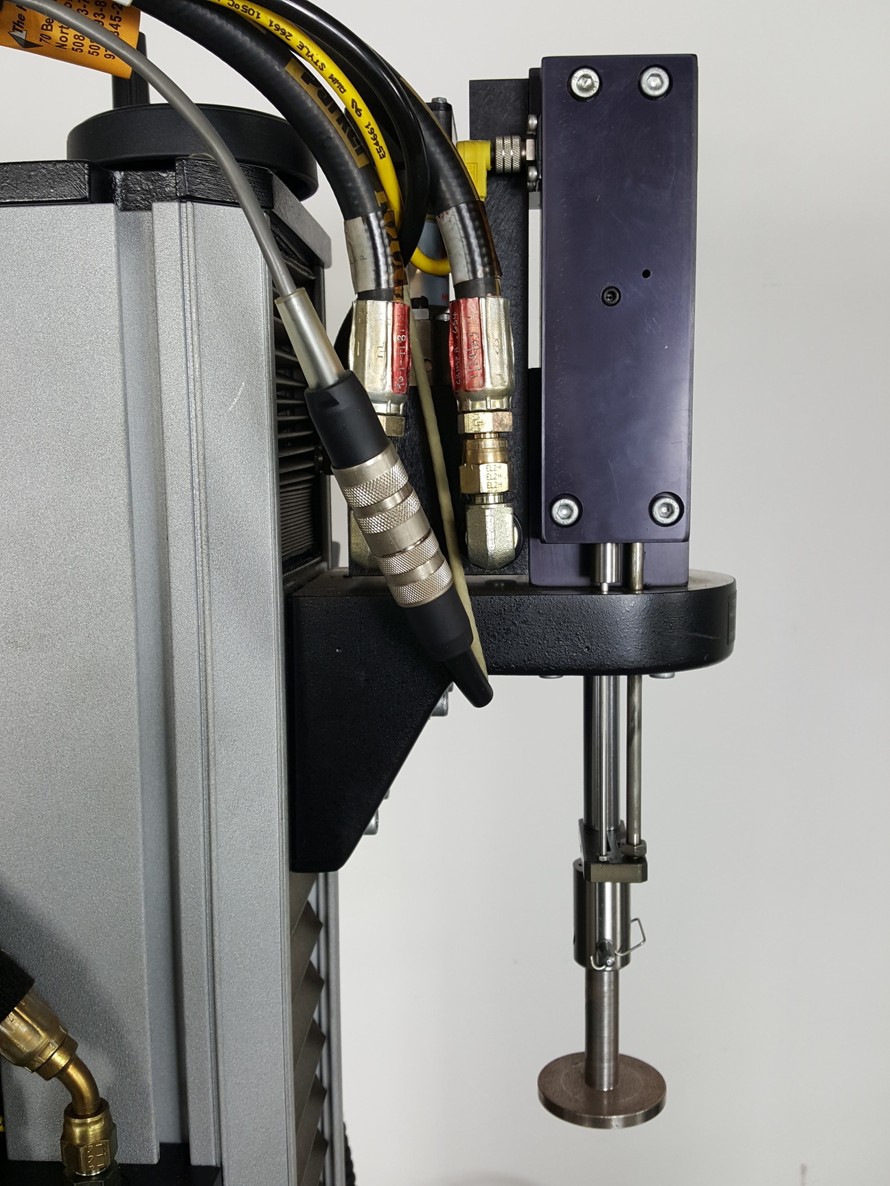 Image of Instron 8841 1kN DynaMight Servo Hydraulic Dynamic Test System - Savery Lab