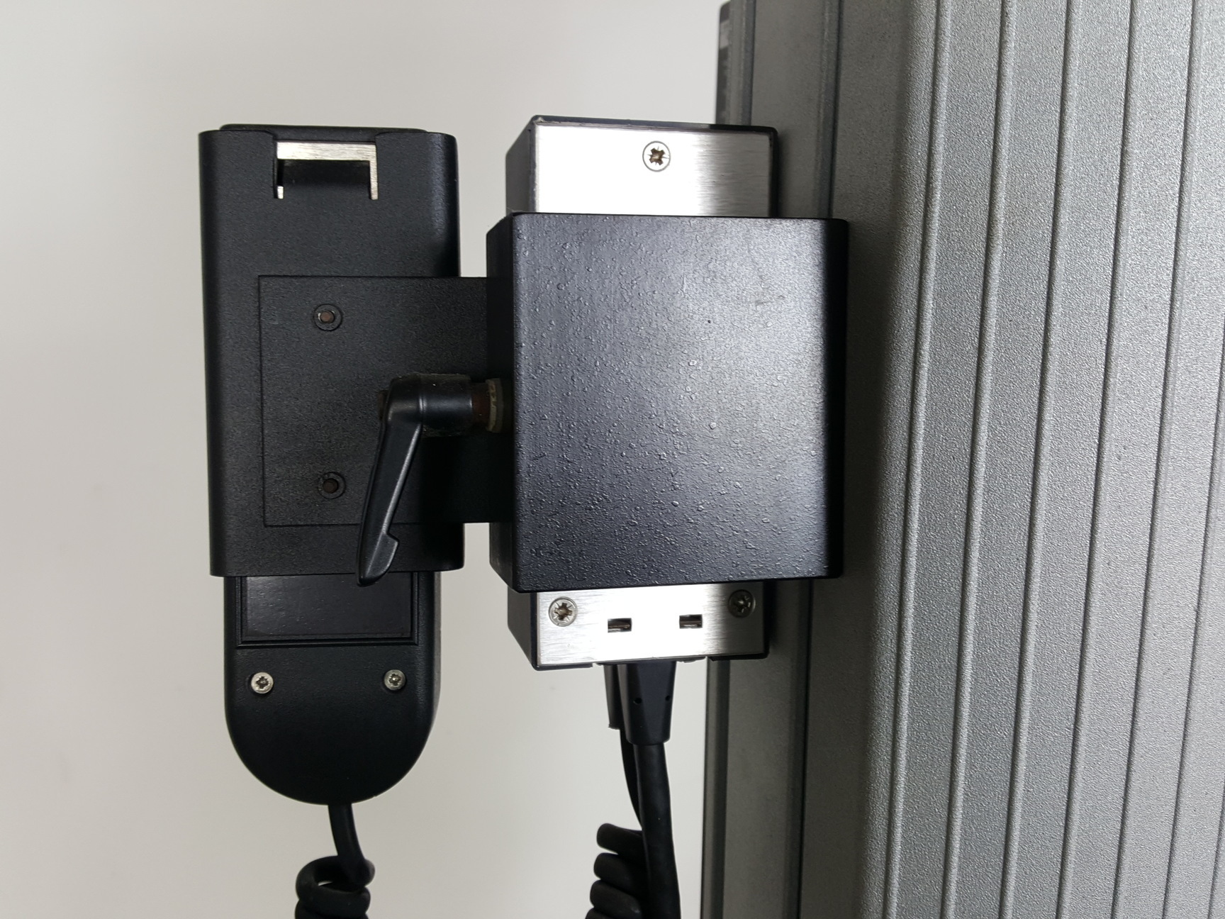 Image of Instron 8841 1kN DynaMight Servo Hydraulic Dynamic Test System - Savery Lab