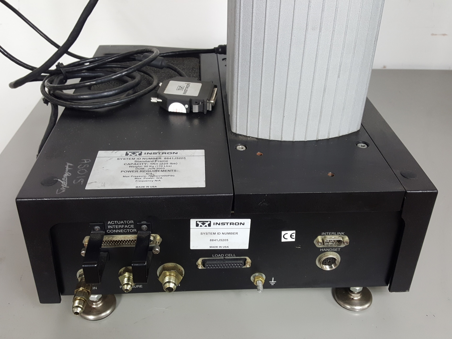 Image of Instron 8841 1kN DynaMight Servo Hydraulic Dynamic Test System - Savery Lab