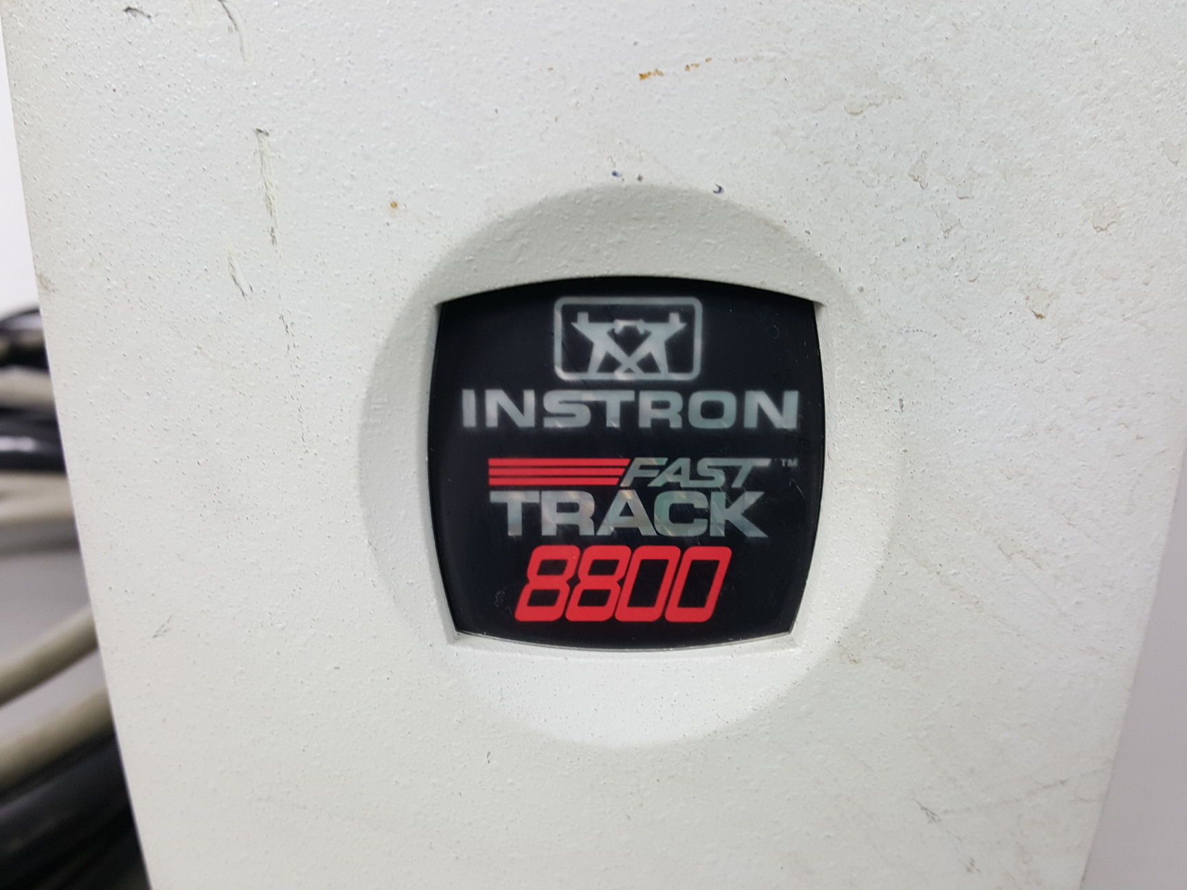 Image of Instron 8841 1kN DynaMight Servo Hydraulic Dynamic Test System - Savery Lab