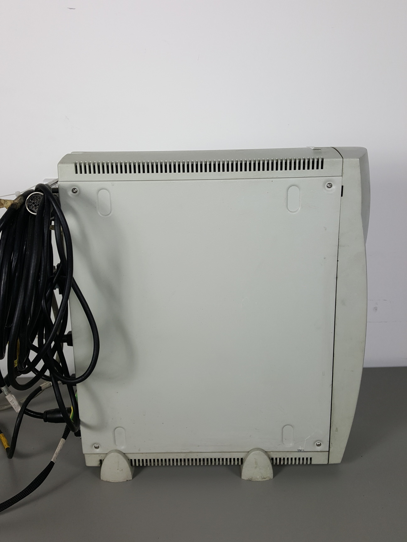 Image of Instron 8841 1kN DynaMight Servo Hydraulic Dynamic Test System - Savery Lab