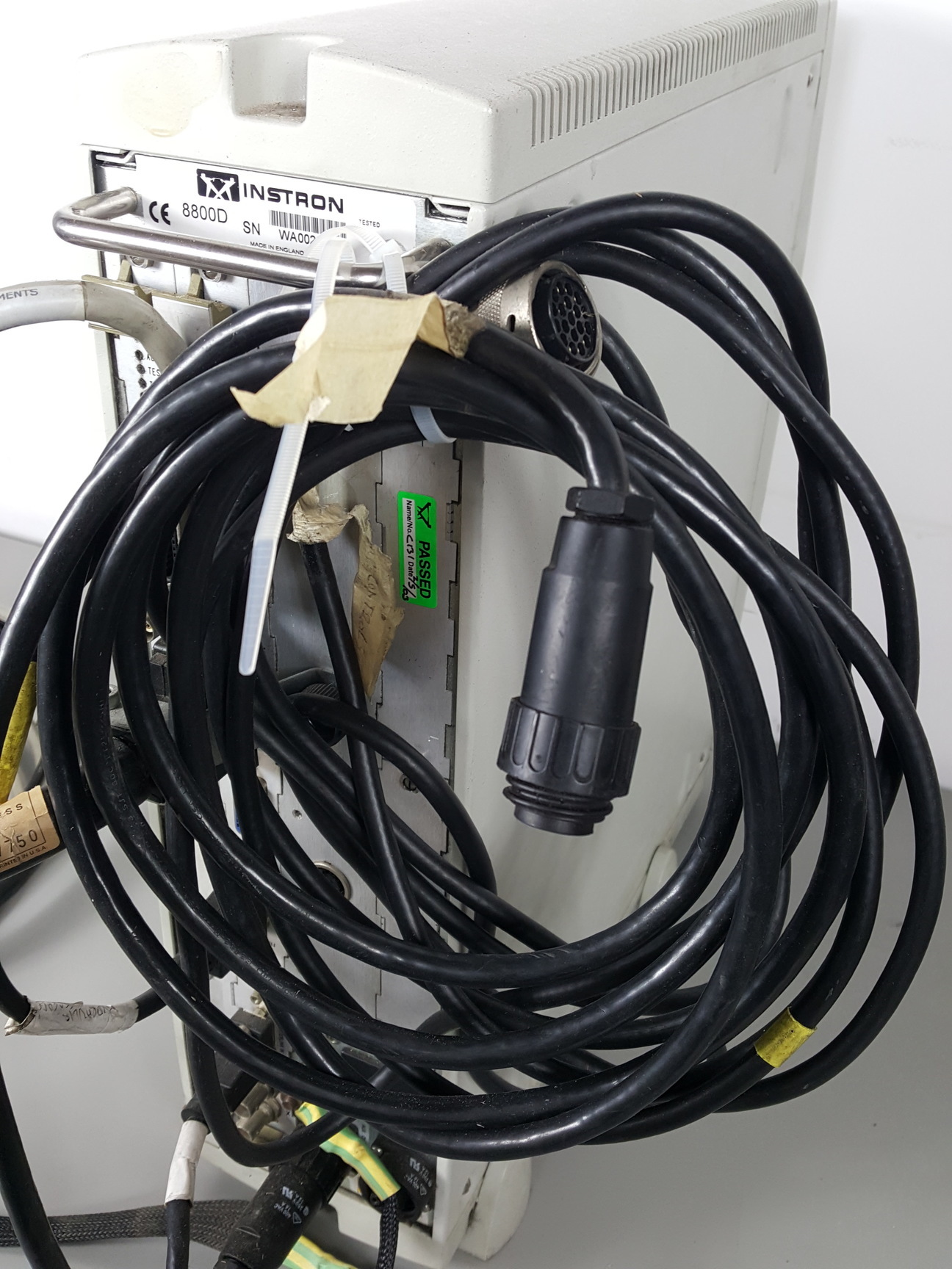 Image of Instron 8841 1kN DynaMight Servo Hydraulic Dynamic Test System - Savery Lab