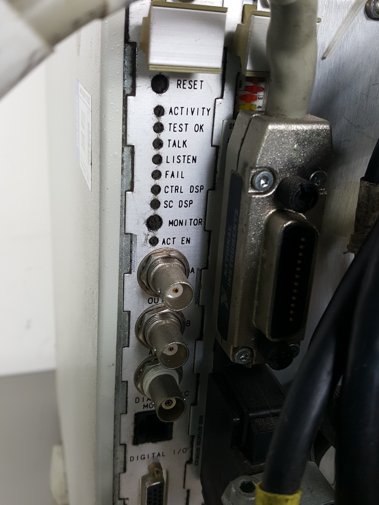 Image of Instron 8841 1kN DynaMight Servo Hydraulic Dynamic Test System - Savery Lab