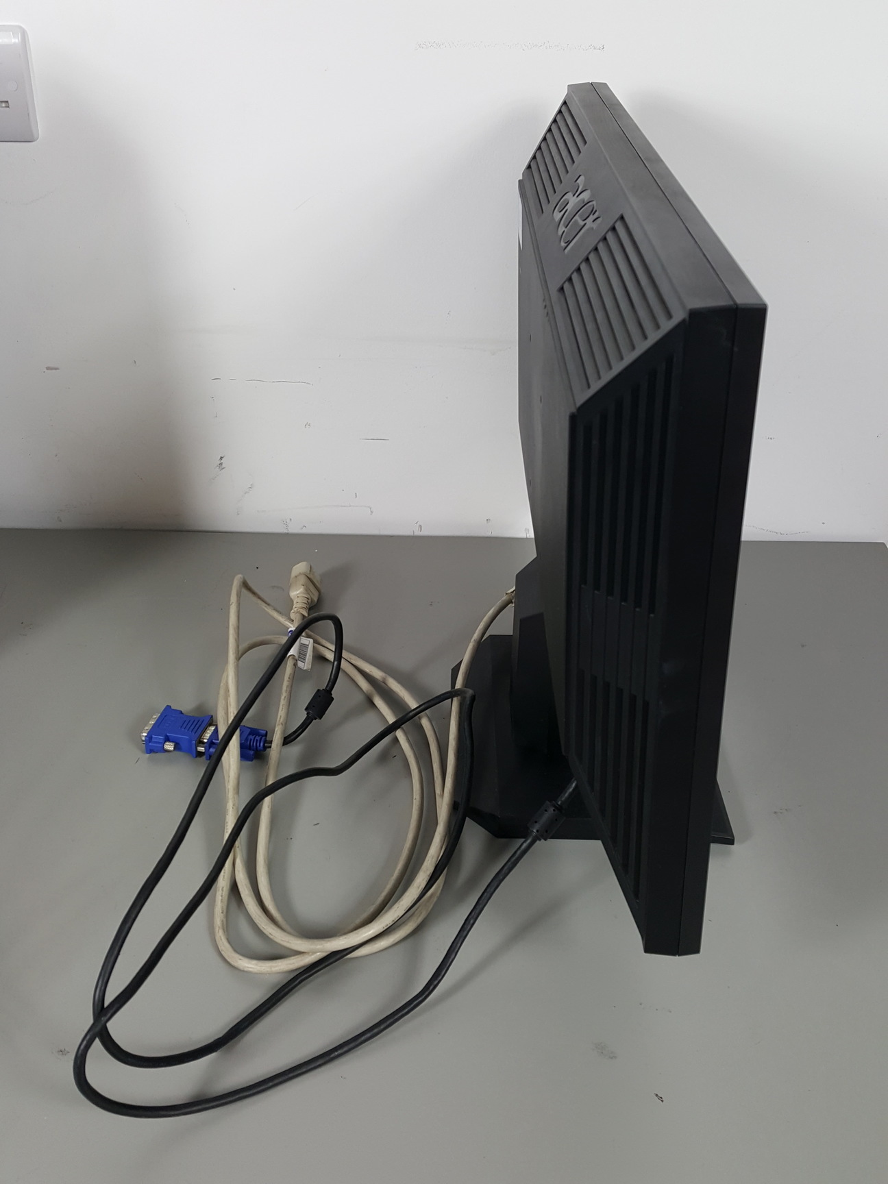 Image of Instron 8841 1kN DynaMight Servo Hydraulic Dynamic Test System - Savery Lab