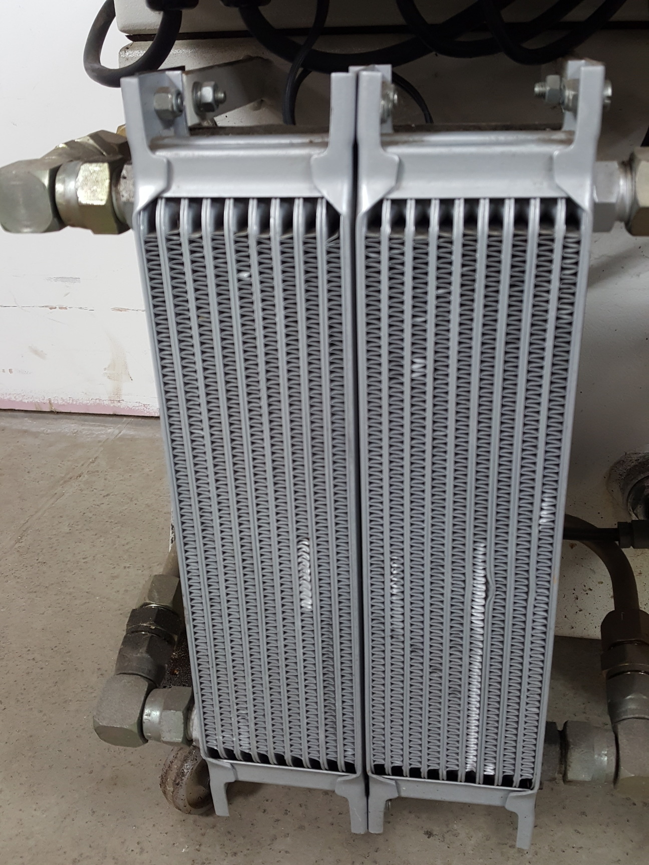 Image of Instron 8841 1kN DynaMight Servo Hydraulic Dynamic Test System - Savery Lab