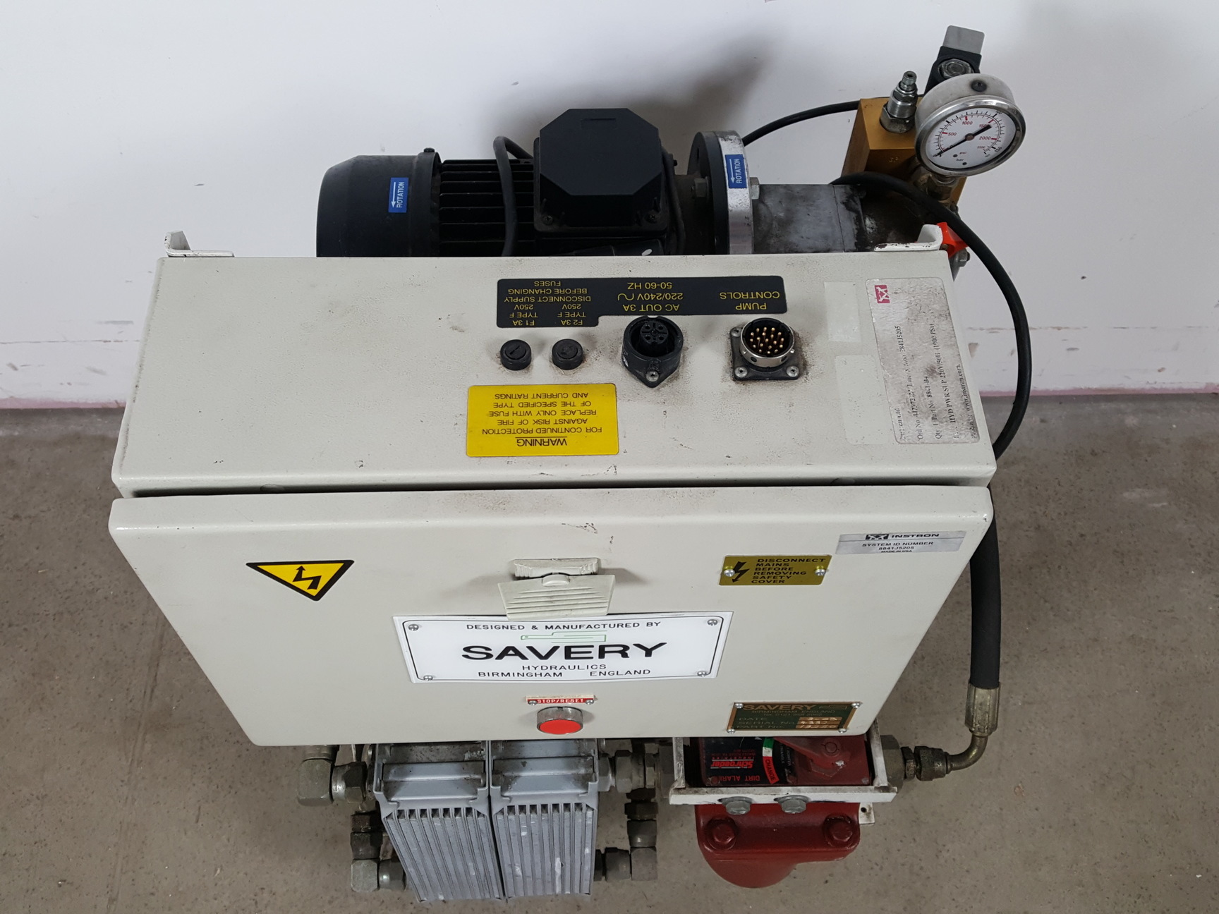 Image of Instron 8841 1kN DynaMight Servo Hydraulic Dynamic Test System - Savery Lab