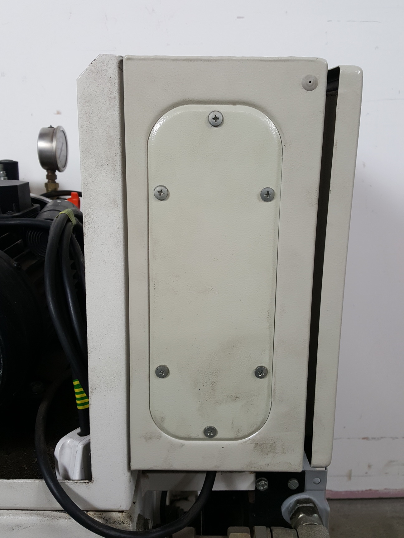 Image of Instron 8841 1kN DynaMight Servo Hydraulic Dynamic Test System - Savery Lab