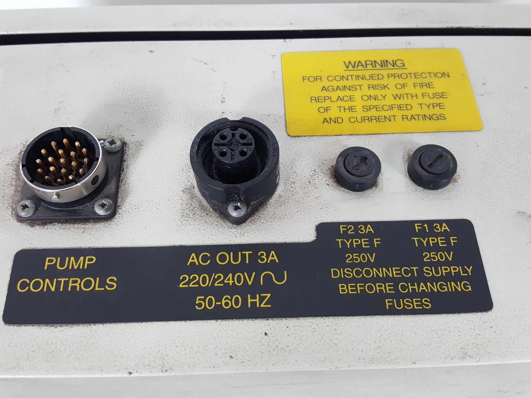 Image of Instron 8841 1kN DynaMight Servo Hydraulic Dynamic Test System - Savery Lab