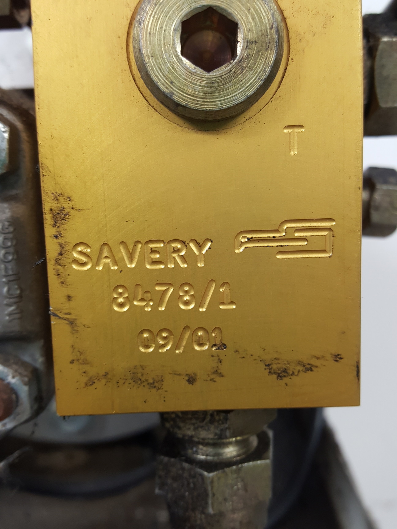 Image of Instron 8841 1kN DynaMight Servo Hydraulic Dynamic Test System - Savery Lab