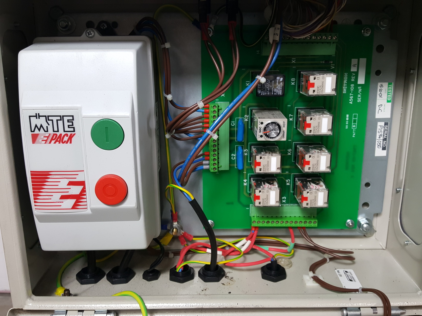 Image of Instron 8841 1kN DynaMight Servo Hydraulic Dynamic Test System - Savery Lab