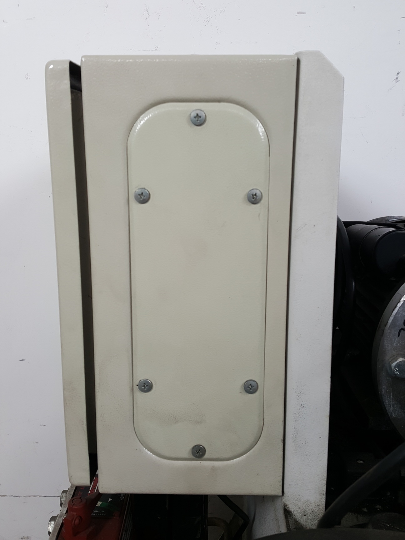 Image of Instron 8841 1kN DynaMight Servo Hydraulic Dynamic Test System - Savery Lab