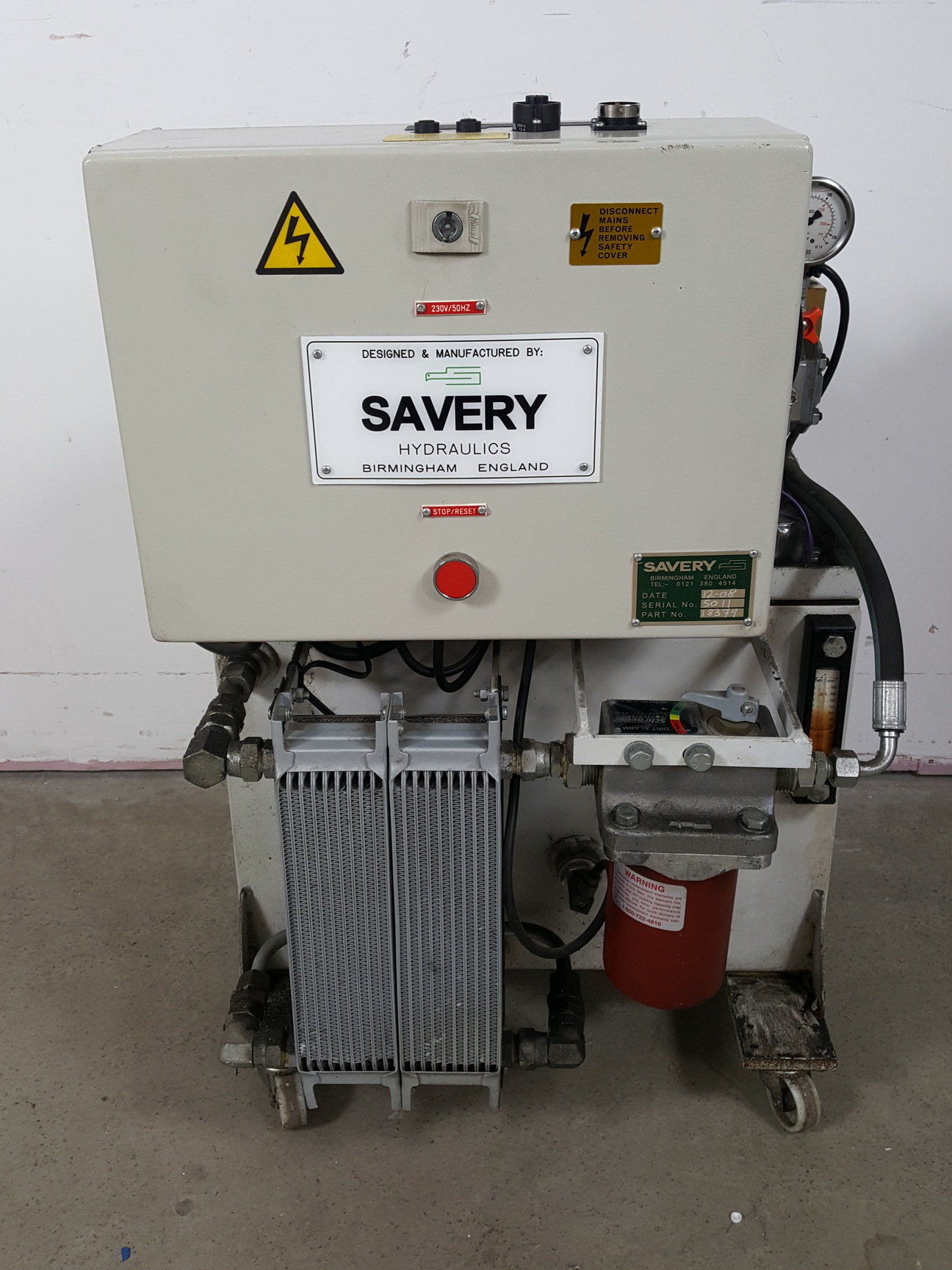 Image of Instron 8841 1kN DynaMight Servo Hydraulic Dynamic Test System - Savery Lab