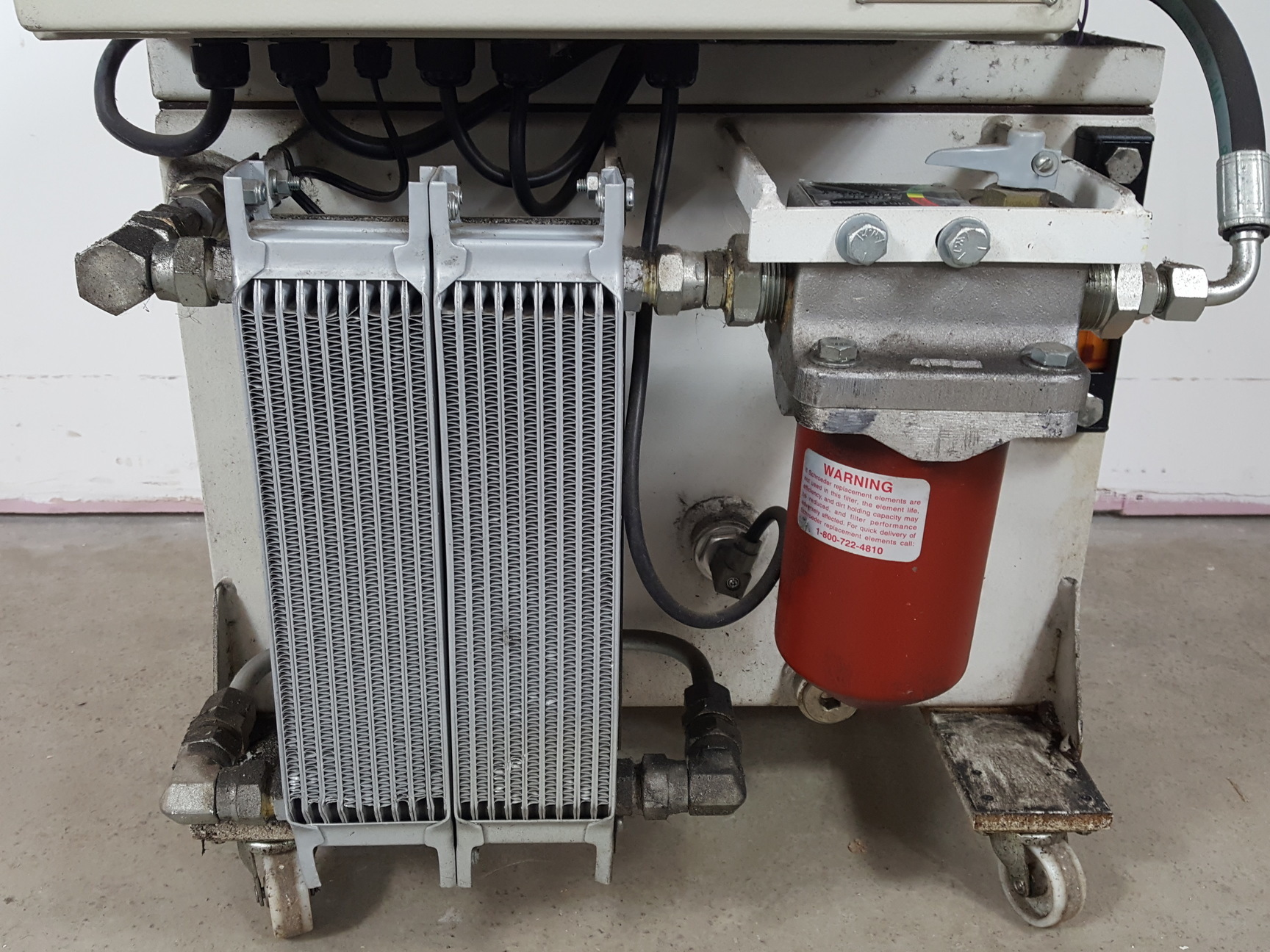 Image of Instron 8841 1kN DynaMight Servo Hydraulic Dynamic Test System - Savery Lab