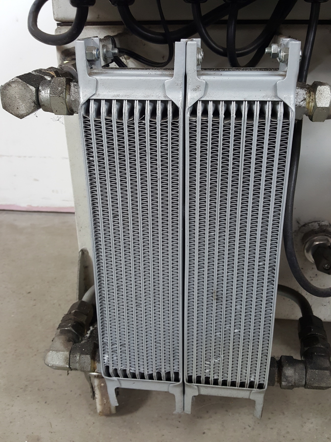 Image of Instron 8841 1kN DynaMight Servo Hydraulic Dynamic Test System - Savery Lab