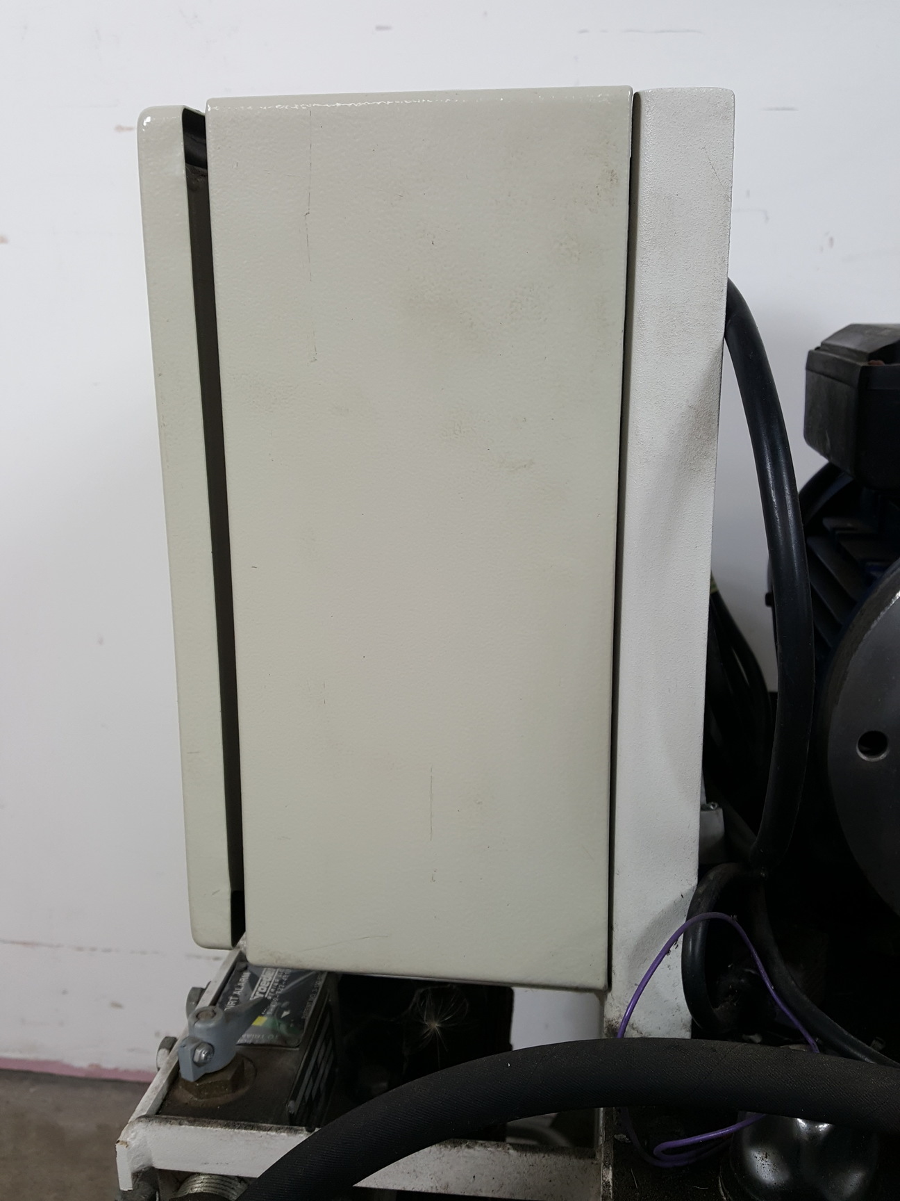 Image of Instron 8841 1kN DynaMight Servo Hydraulic Dynamic Test System - Savery Lab